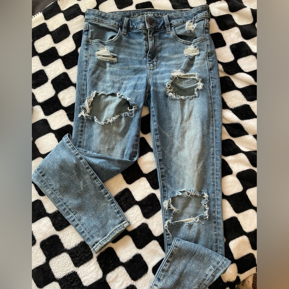 Distressed American eagle jeans size 10 long